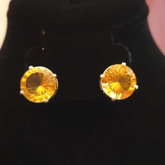 SAQ Jewelry - Vintage SAQ yellow stud earrings
